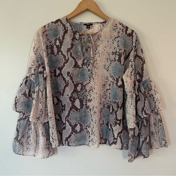 Guess Snake Print Chiffon Bell Ruffle Sleeve Blouse Top Size XS bin 2Q - Picture 2 of 5